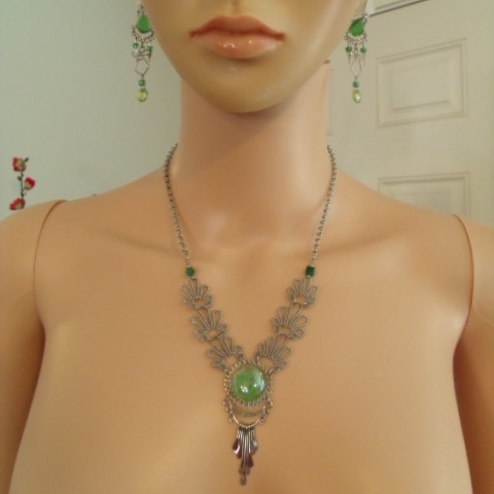 NWOT-Alpaca Silver Green Cat Eye Necklace/Earrings